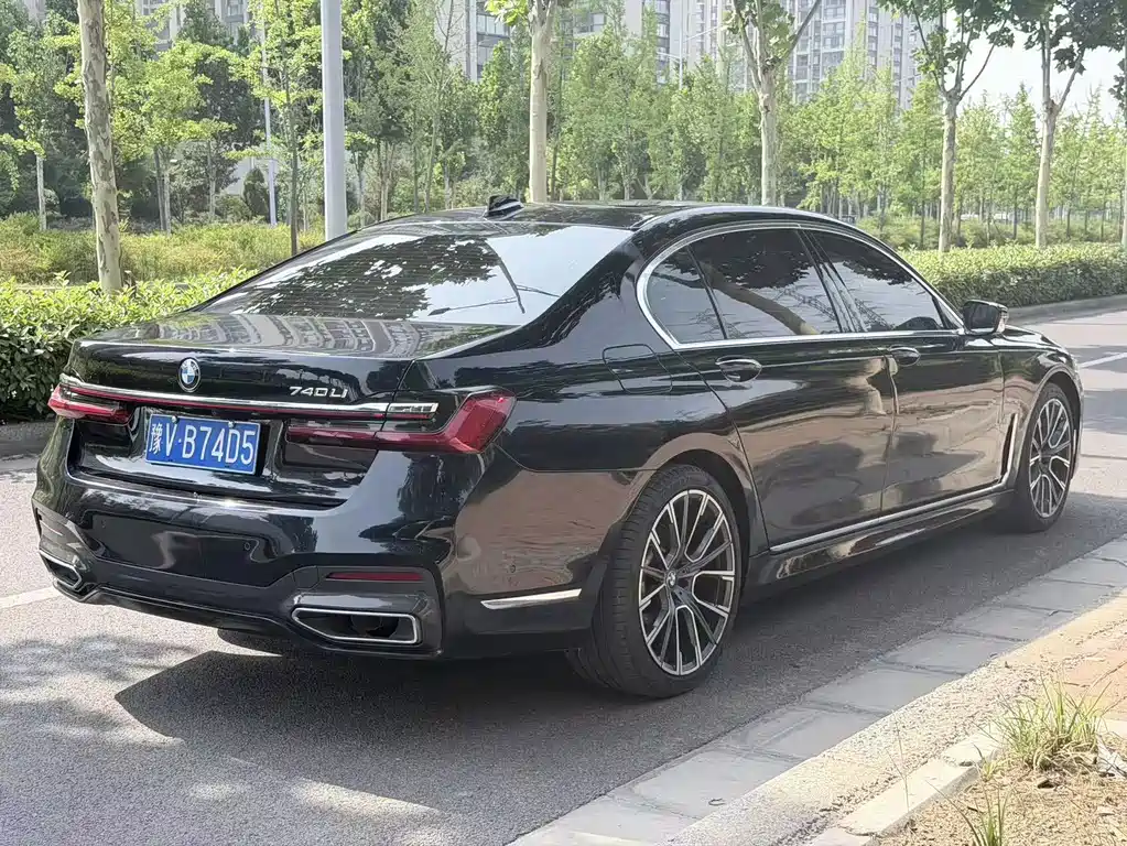 BMW 7 Series — миниатюра 7