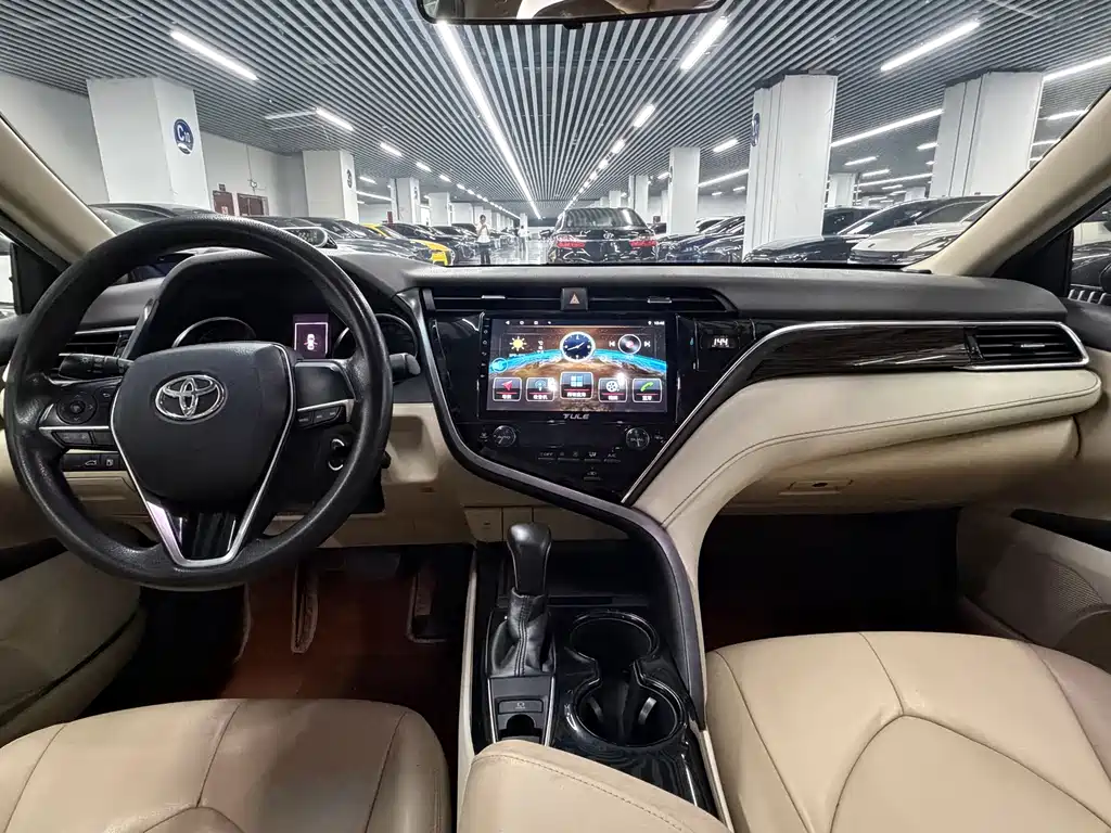 Toyota Camry — миниатюра 9