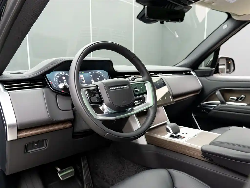 Land Rover Range Rover 2025 3.0 L6 400PS Long Wheelbase