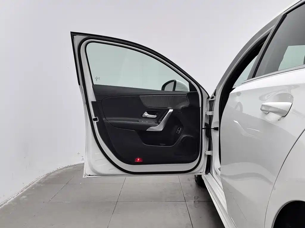 Mercedes-Benz A-Class — миниатюра 8