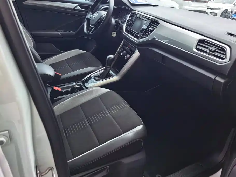 Volkswagen T-Roc — миниатюра 8