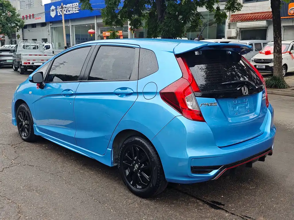 Honda Fit — миниатюра 6
