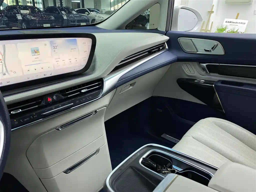 Buick Century 2023 2.0T мест