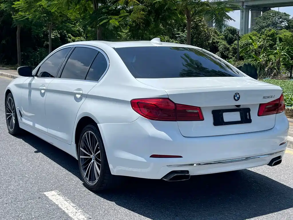 BMW 5 Series — миниатюра 4