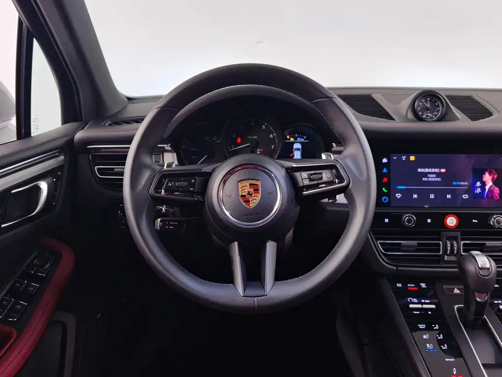 Porsche Macan — миниатюра 10