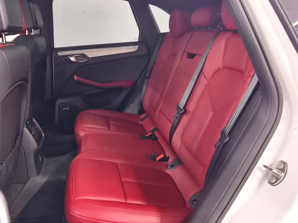Porsche Macan — миниатюра 13