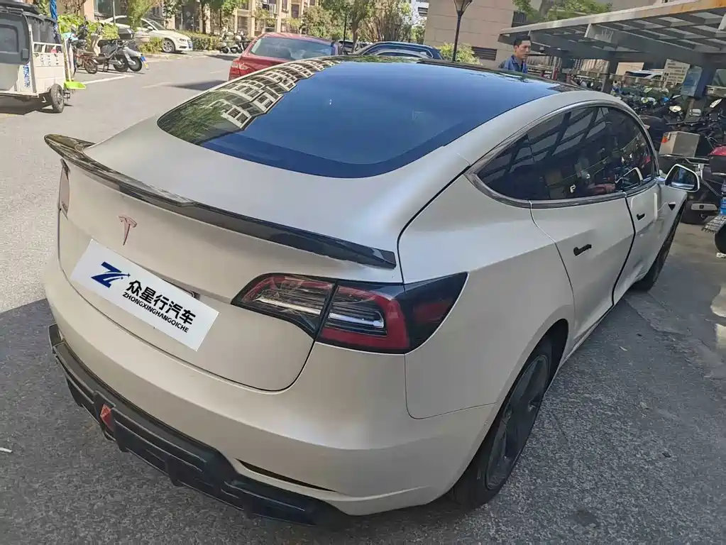 Tesla Model 3 — миниатюра 9
