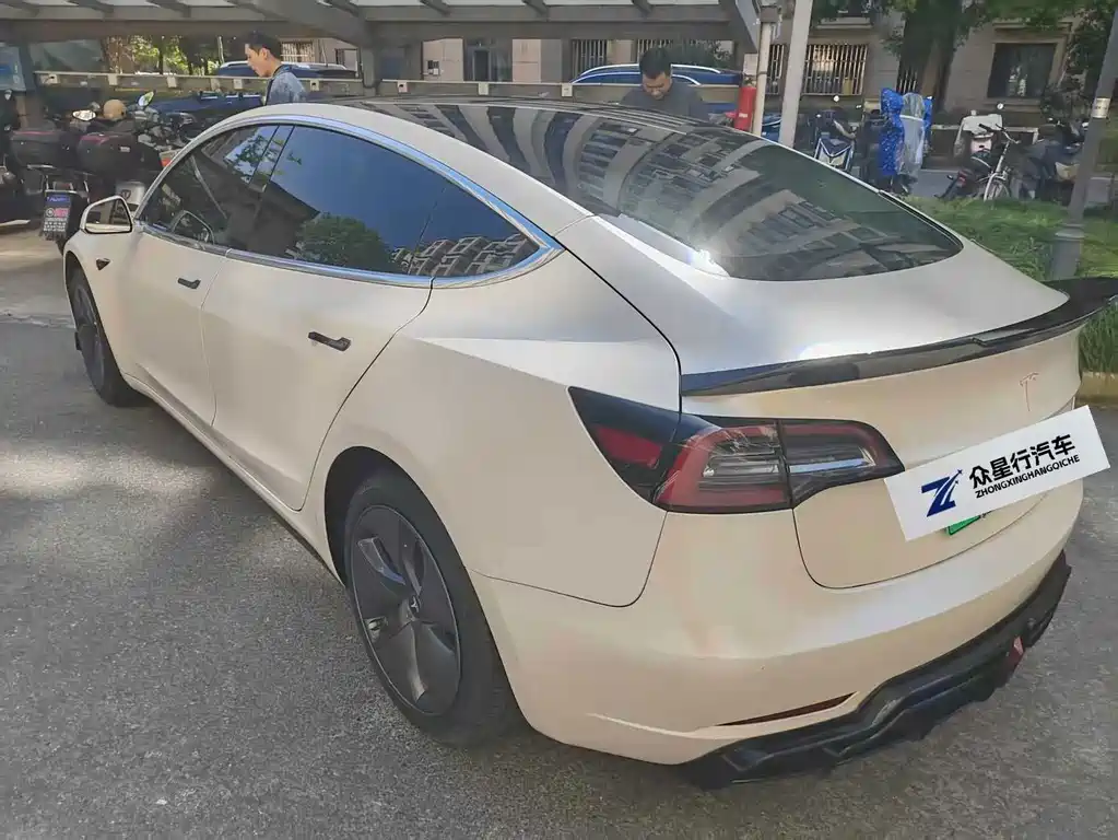 Tesla Model 3 — миниатюра 8