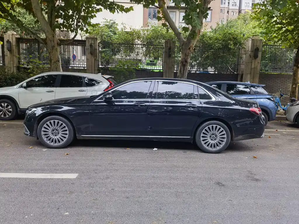 Mercedes-Benz E-Class — миниатюра 6