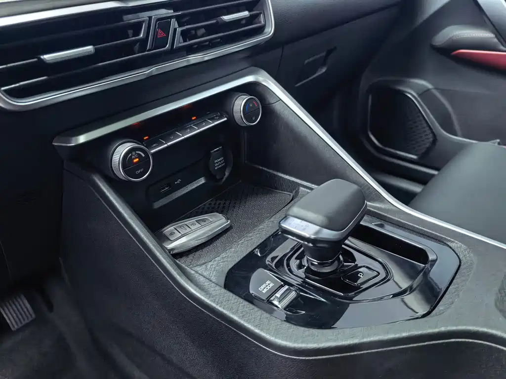 Geely Binyue — миниатюра 12