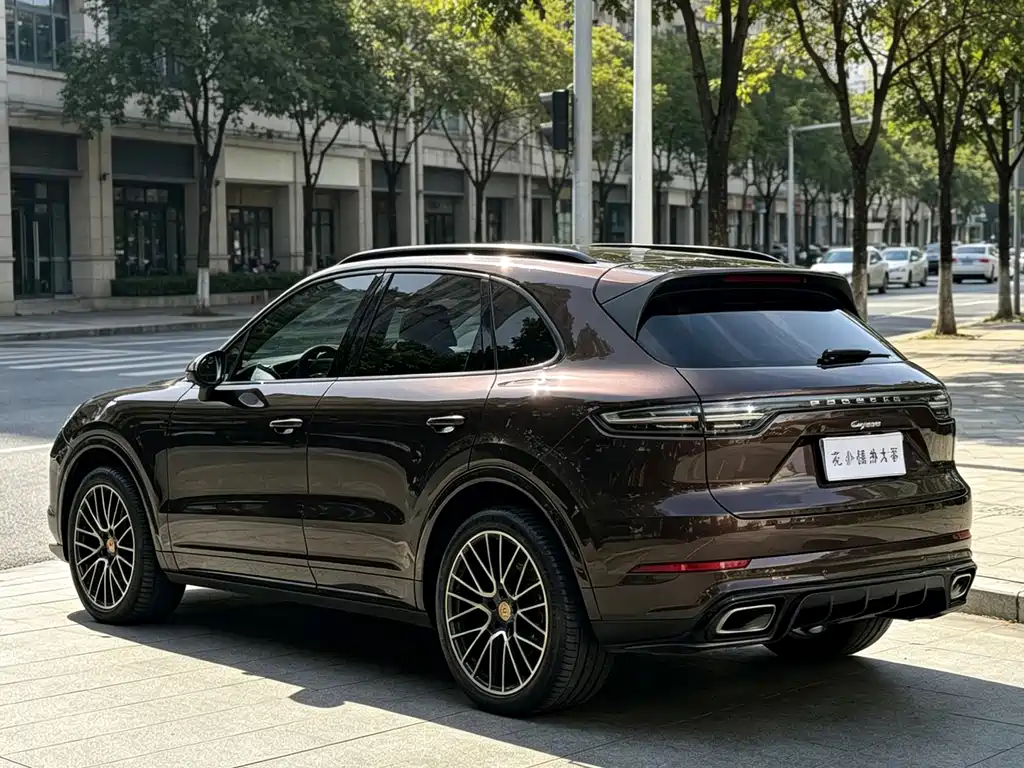 Porsche Cayenne — миниатюра 7
