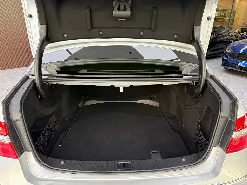 Mercedes-Benz E-Class — миниатюра 27