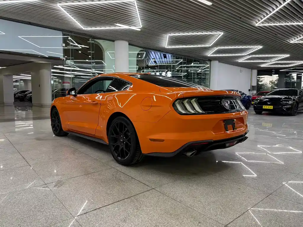FORD MUSTANG