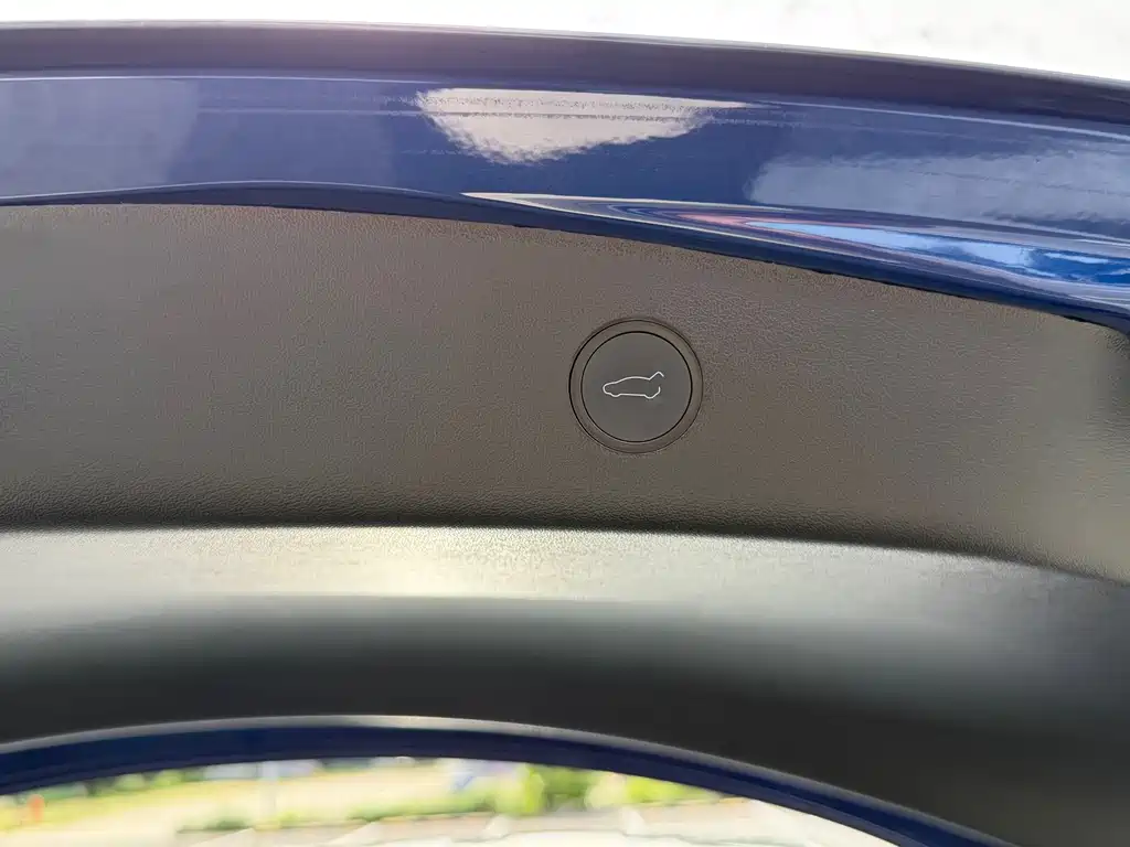 Tesla Model 3 — миниатюра 25