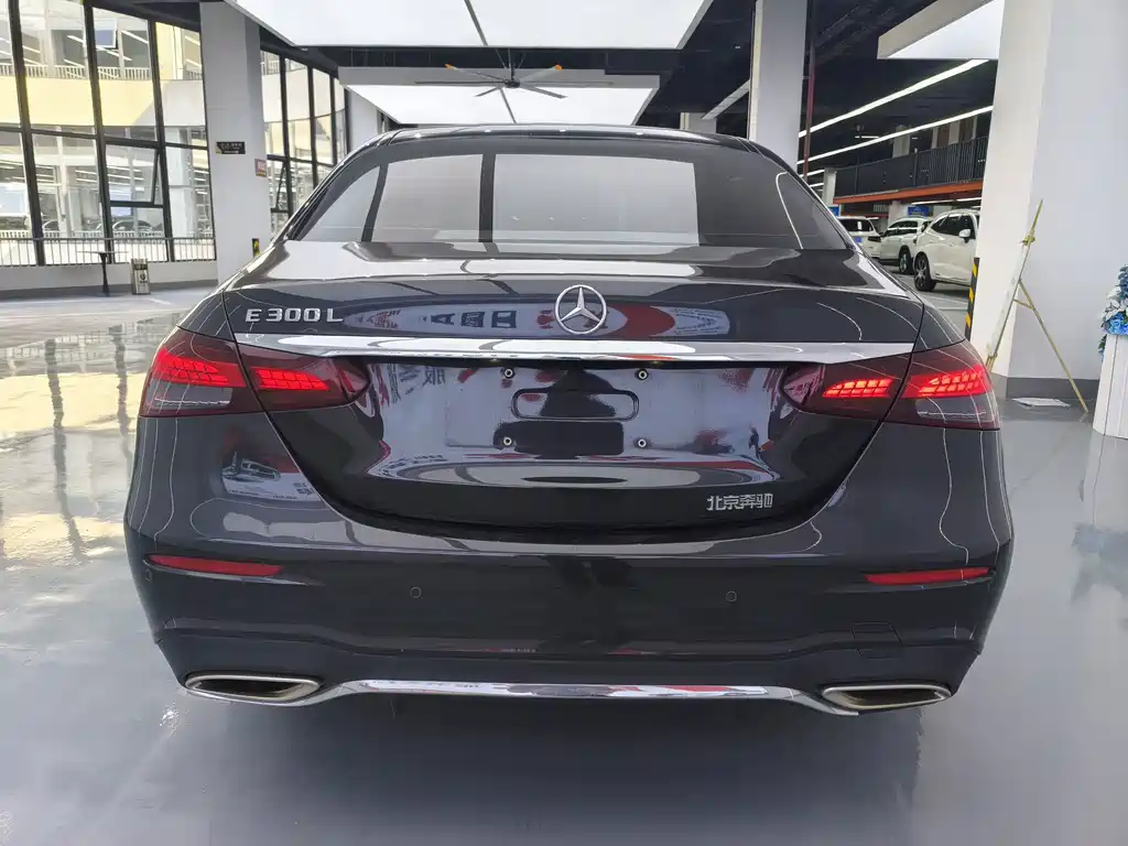 Mercedes-Benz E-Class — миниатюра 8