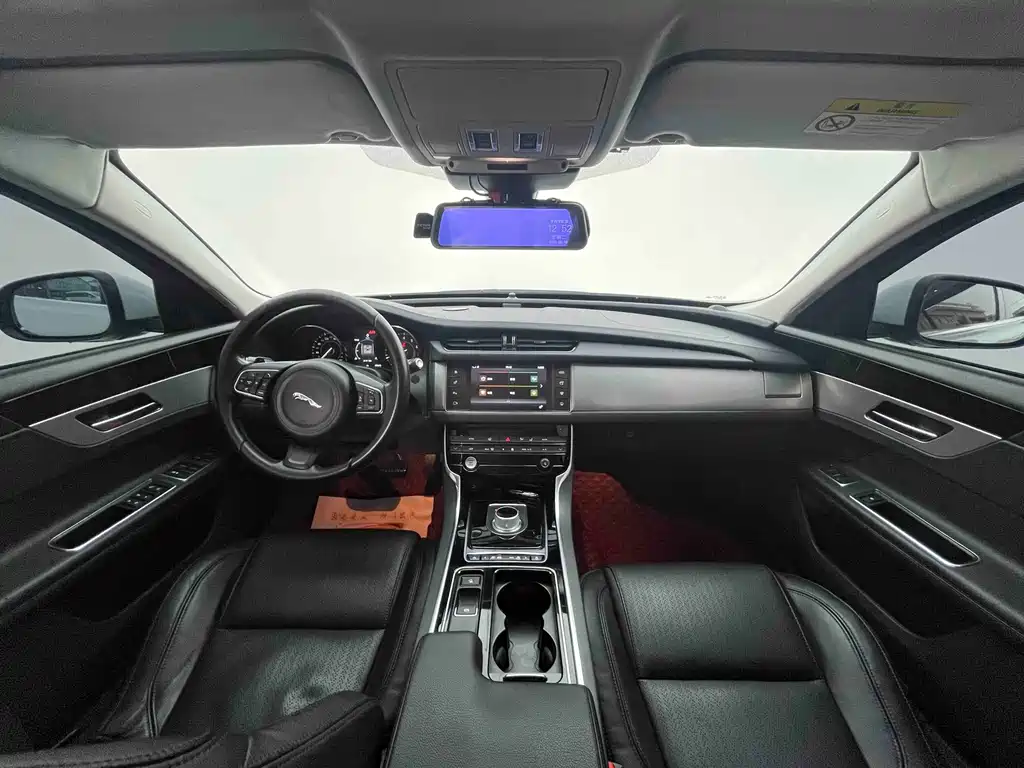 Jaguar XF 2016 XF 2.0T