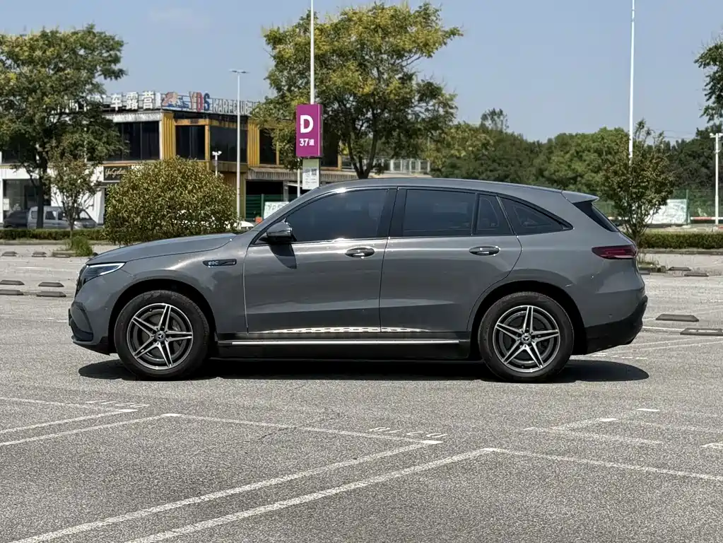 Mercedes-Benz EQC — миниатюра 5