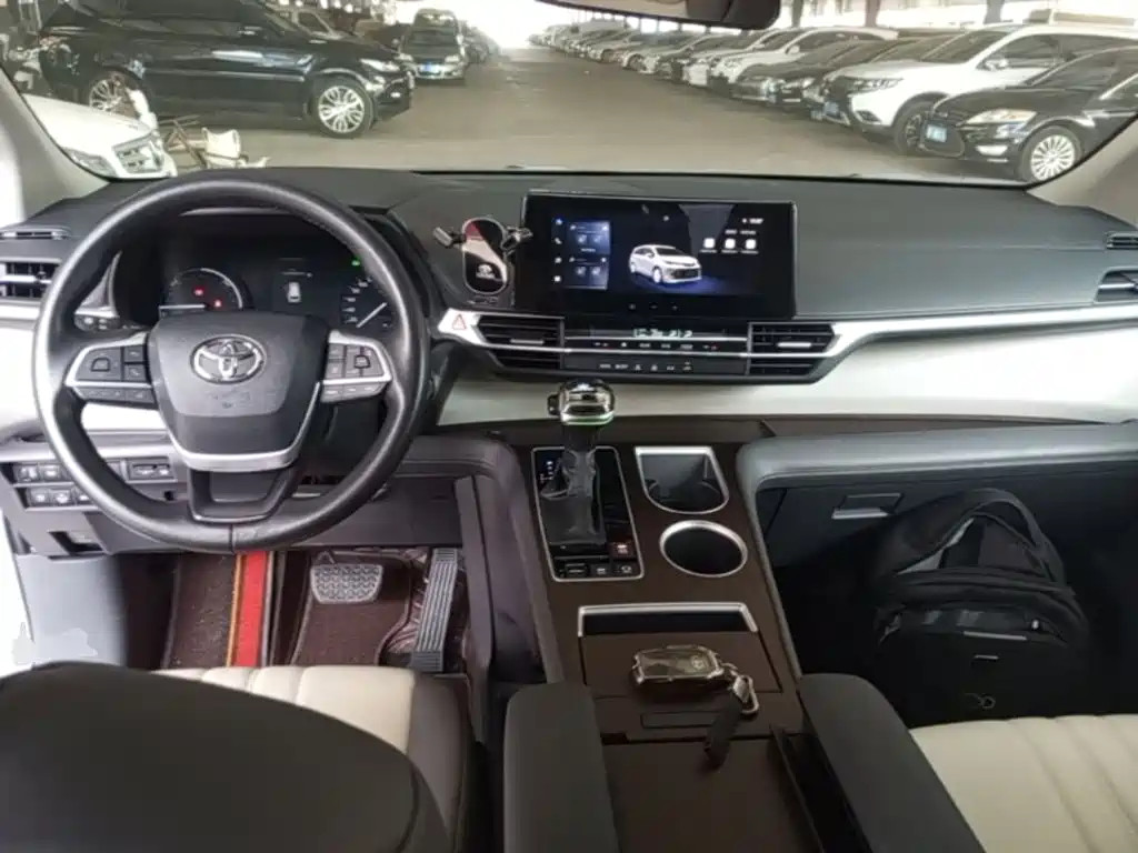 Toyota Sienna — миниатюра 10