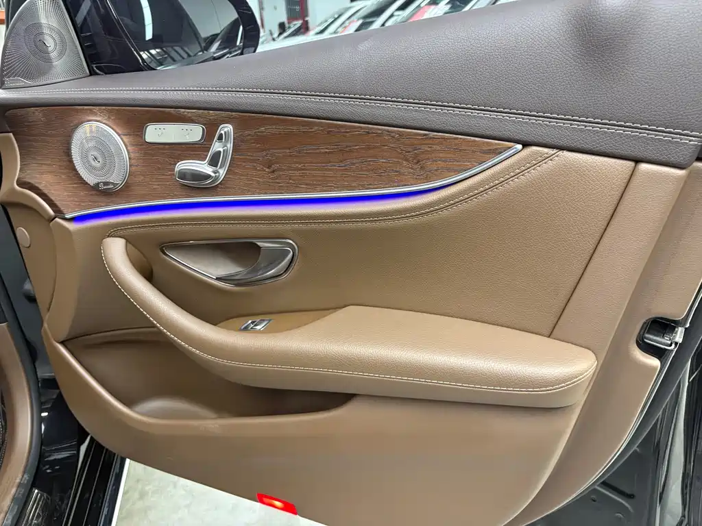 Mercedes-Benz E-Class — миниатюра 15