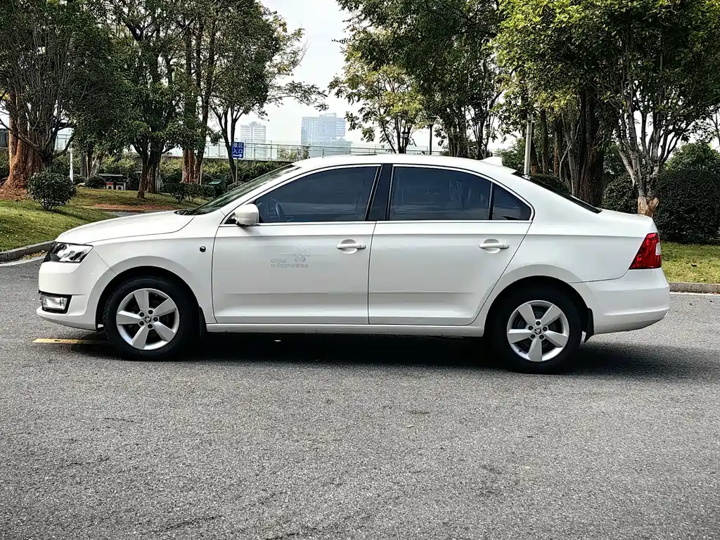 Skoda Rapid — миниатюра 10