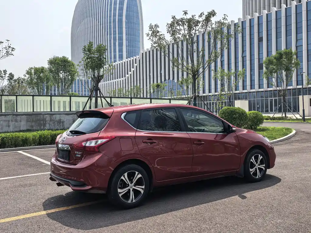 Nissan Tiida — миниатюра 4