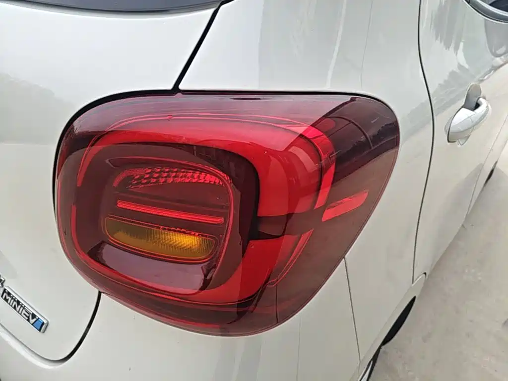 Wuling MINIEV — миниатюра 8