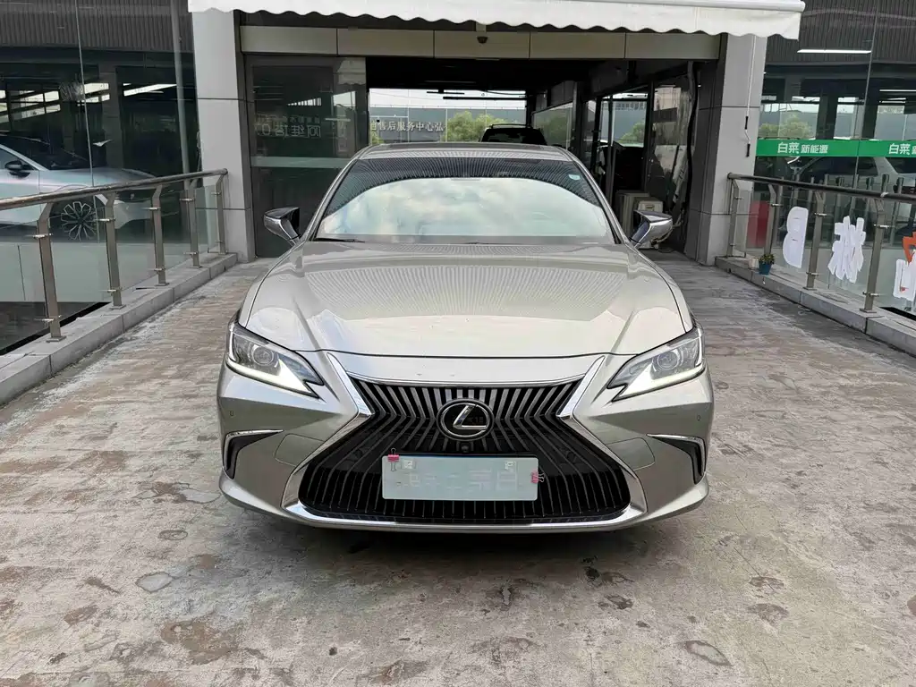 Lexus ES — миниатюра 2