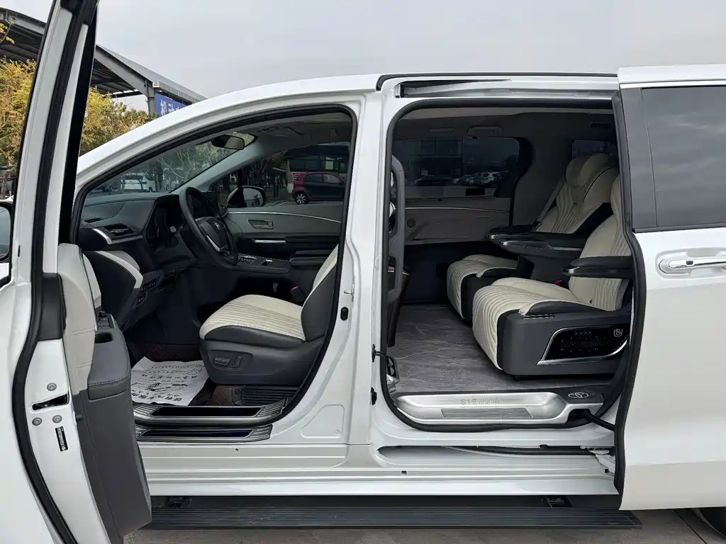 Toyota Sienna — миниатюра 25