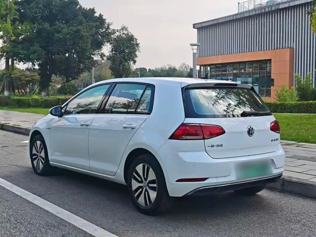Volkswagen Golf EV — миниатюра 5