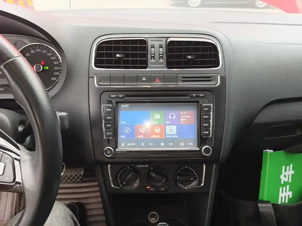 Volkswagen Polo — миниатюра 13