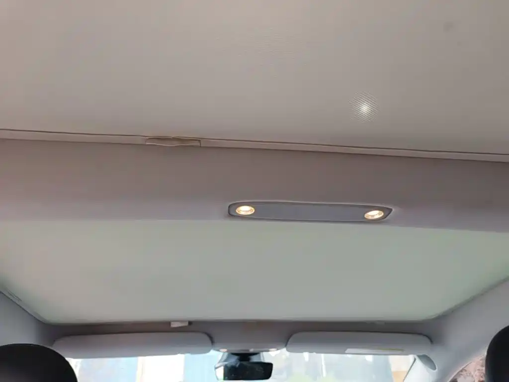 Tesla Model 3 — миниатюра 18
