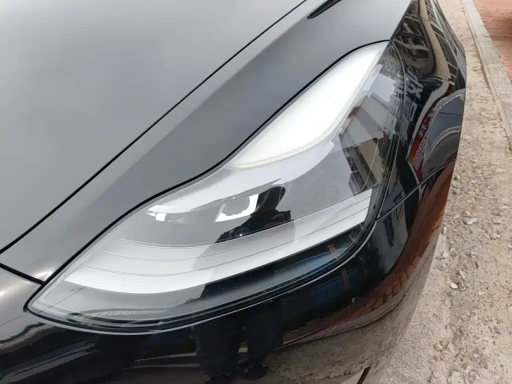 Tesla Model 3 — миниатюра 24