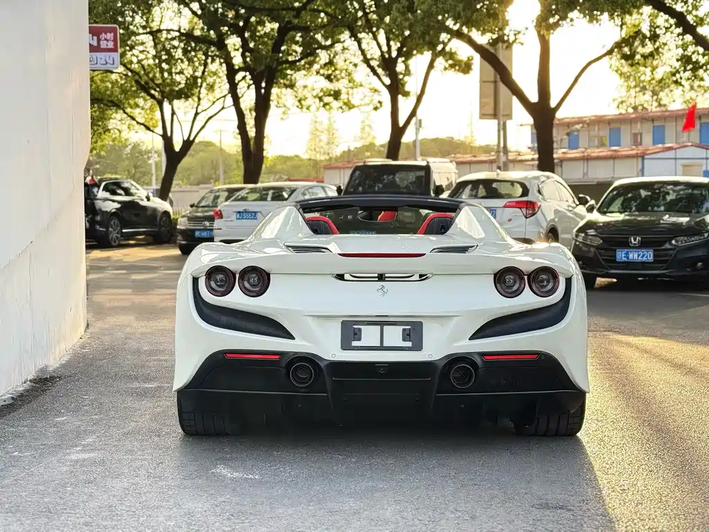 Ferrari F8 — миниатюра 6