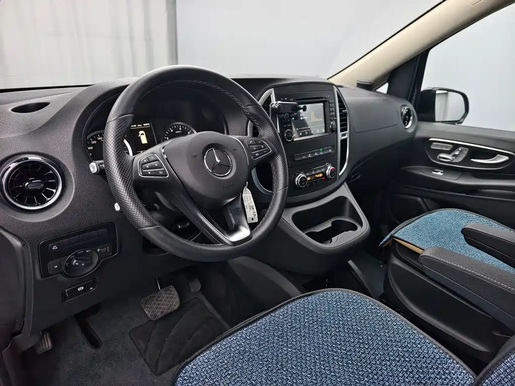 Mercedes-Benz Vito 2023 2.0T 7 мест