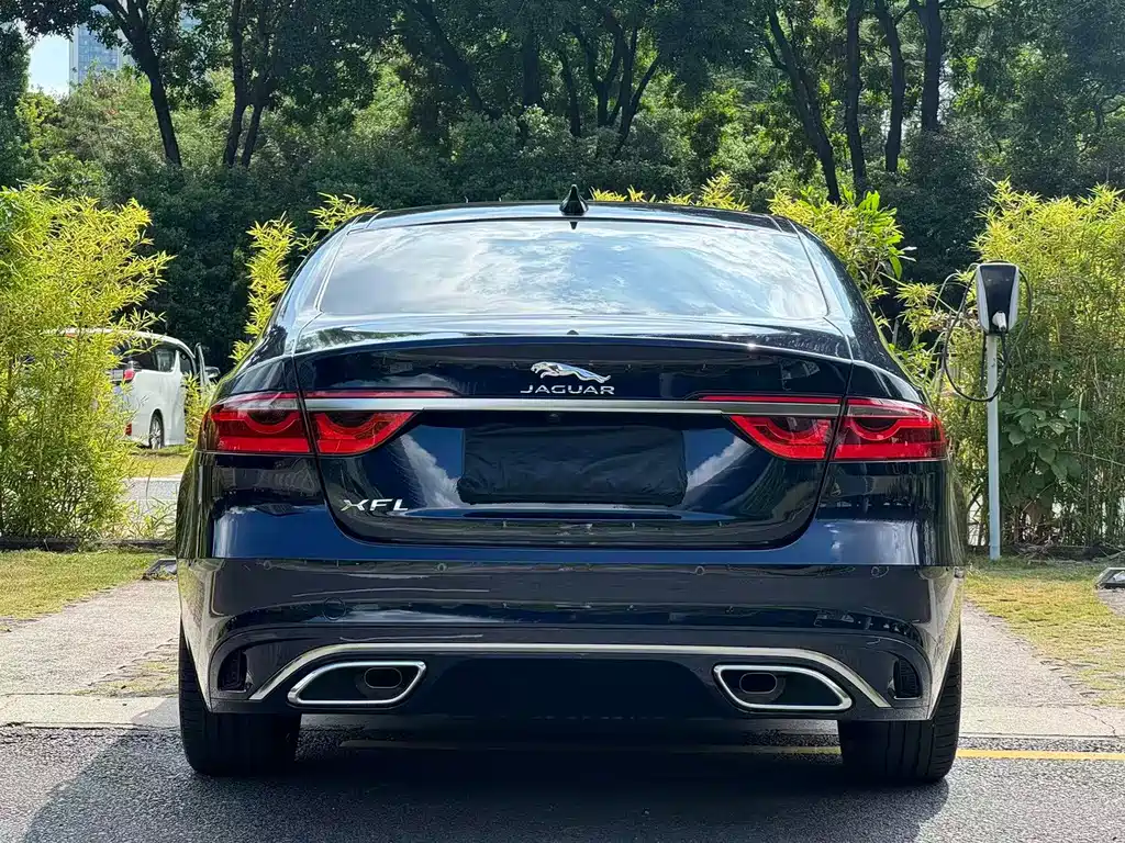 Jaguar XFL — миниатюра 5