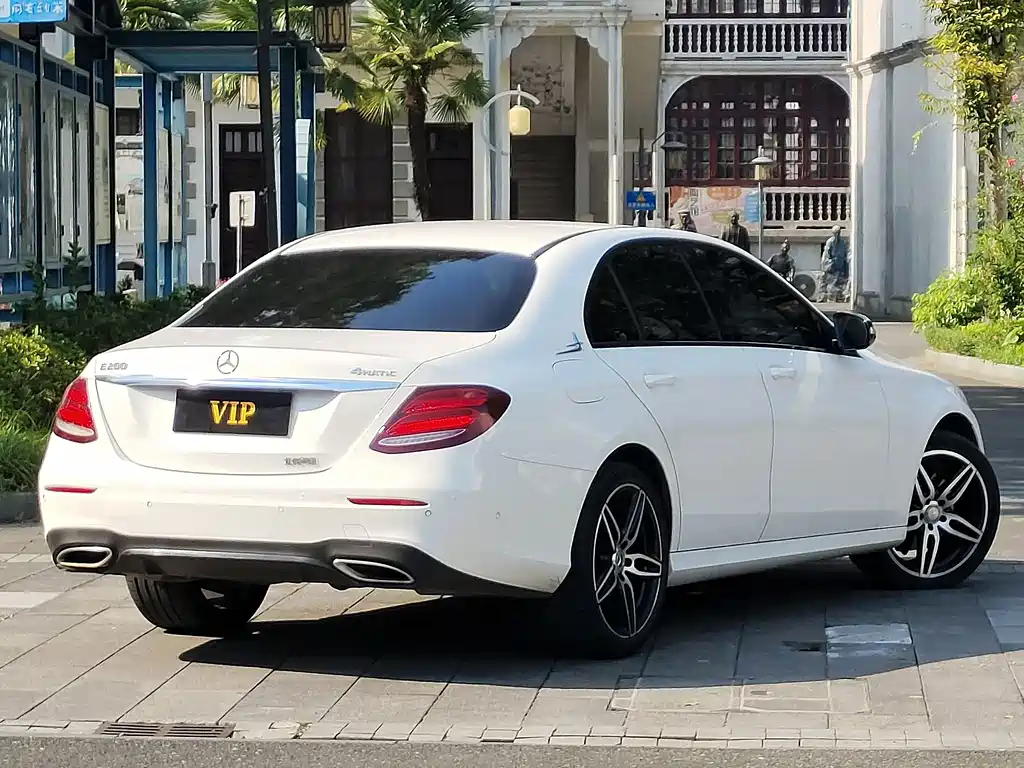 Mercedes-Benz E-Class — миниатюра 5