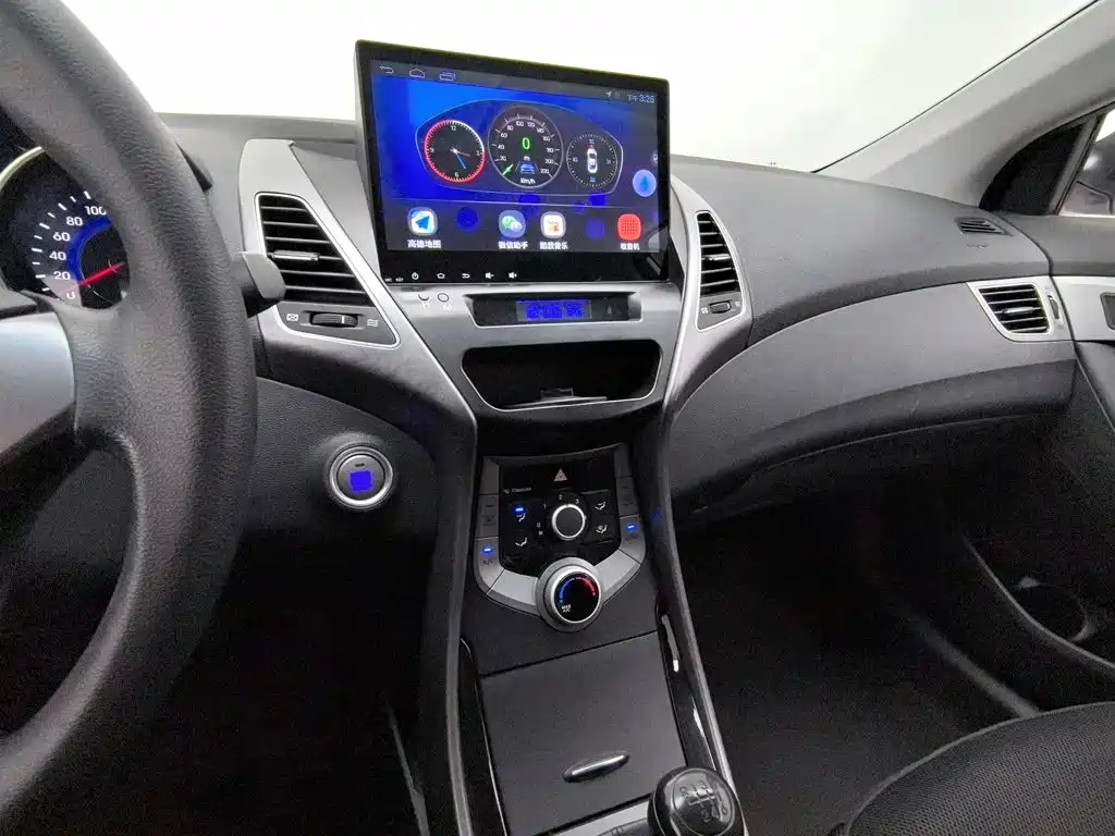 Hyundai Elantra Langdong — миниатюра 12