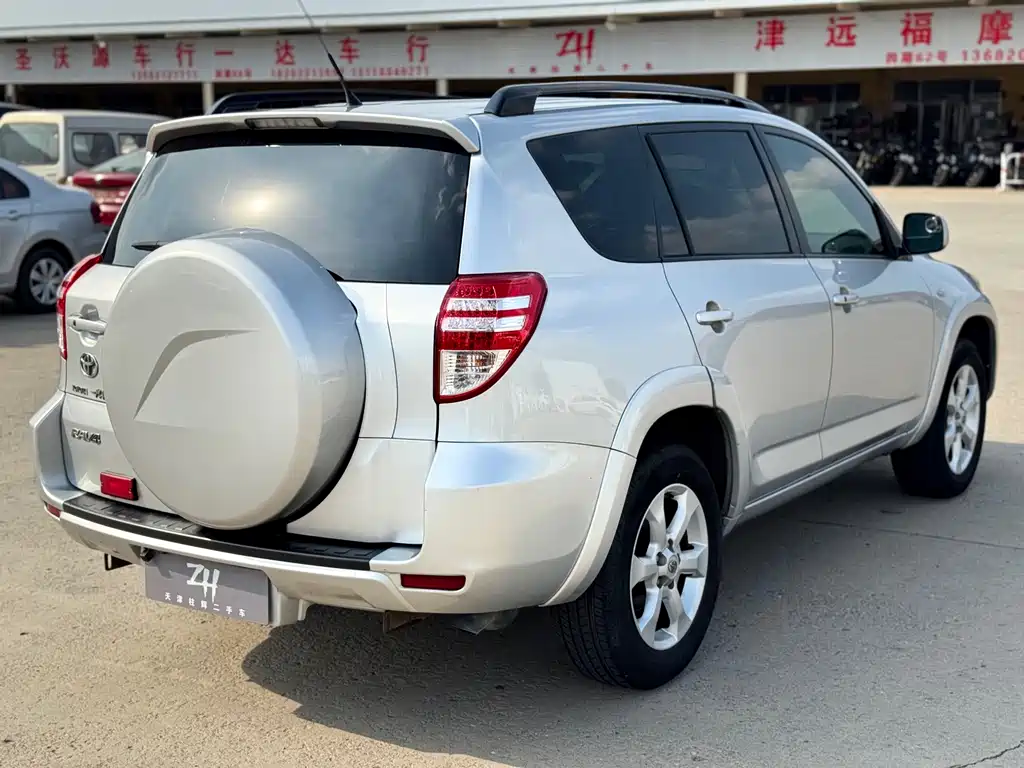Toyota RAV4 — миниатюра 4