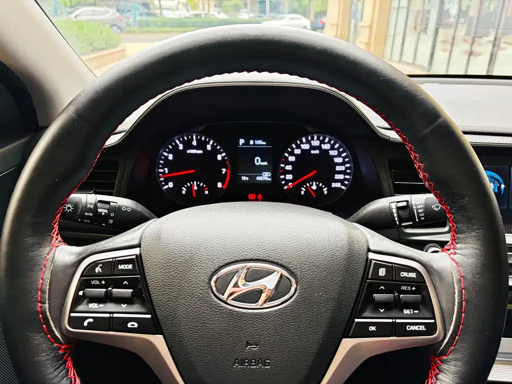 Hyundai Elantra — миниатюра 12