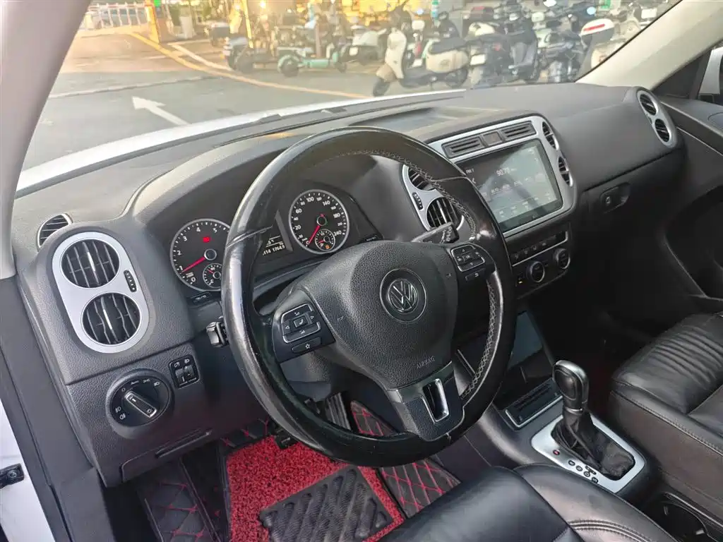 Volkswagen Tiguan 2015 1.8TSI AT Comfort