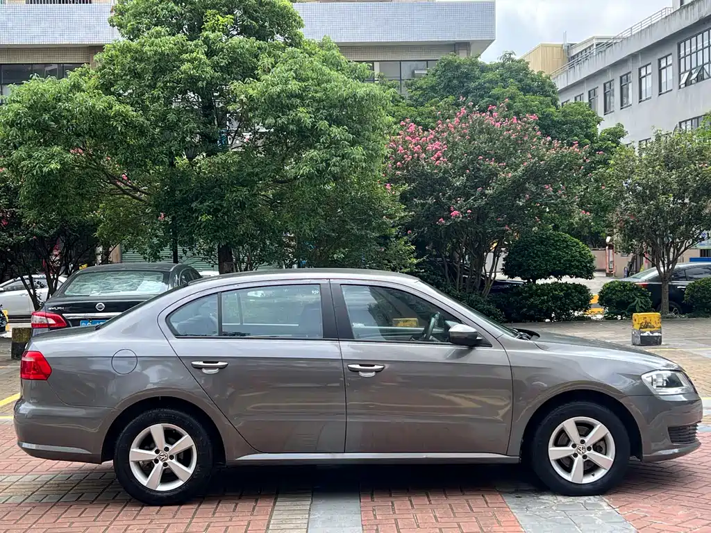 Volkswagen Lavida 2013 1.6L AT