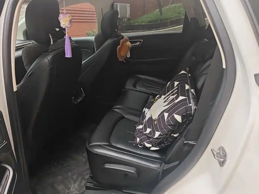 Ford Edge — миниатюра 11