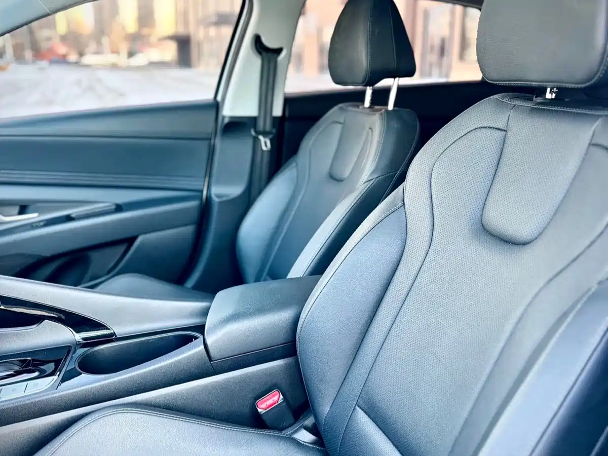 Hyundai Elantra 2023 Белый из Китая, фото 2