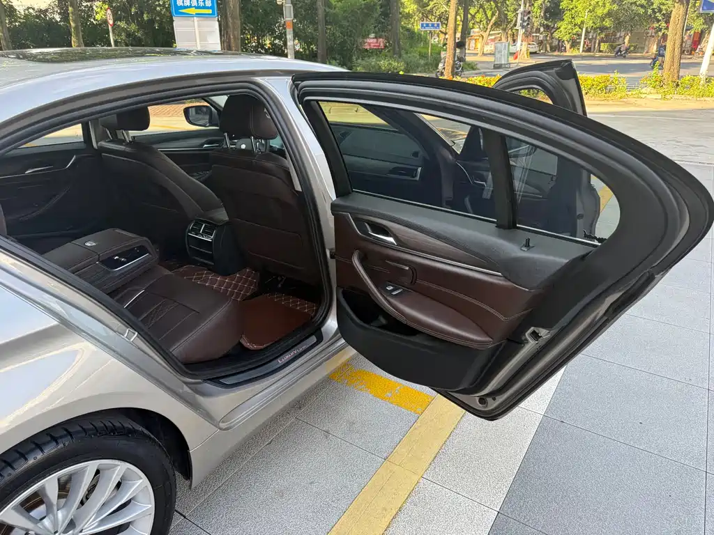 BMW 5 Series — миниатюра 15