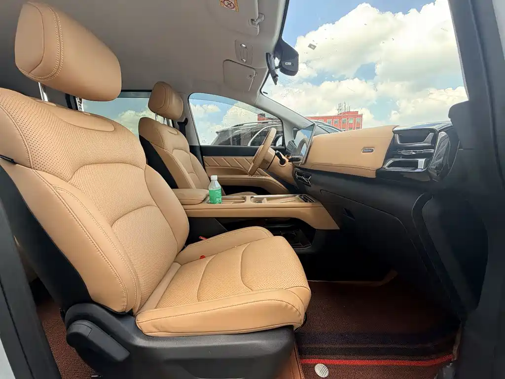 Wuling Xingguang 730 New Energy — миниатюра 11