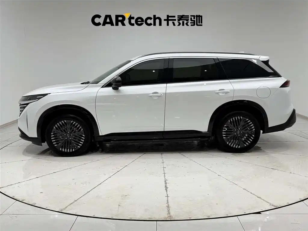 NISSAN EXPLORING THE LAND