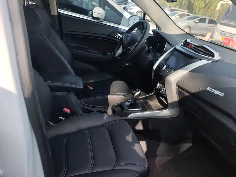 BYD Yuan EV — миниатюра 8