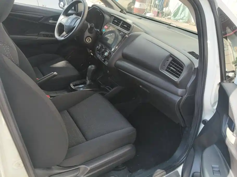 Honda Fit — миниатюра 8