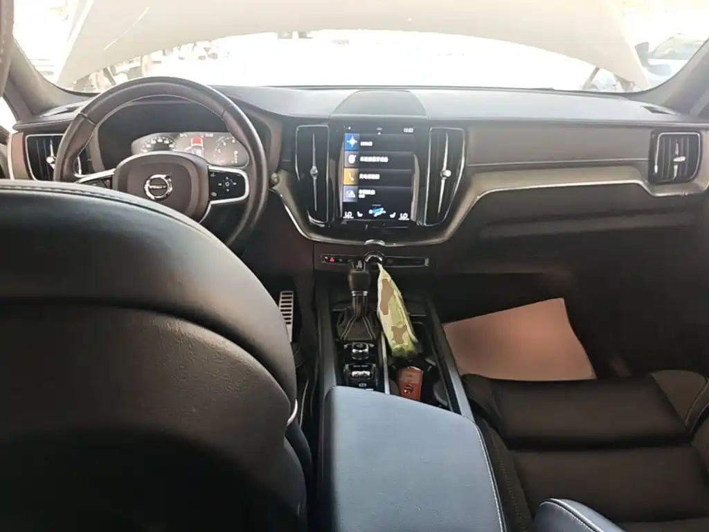Volvo XC60 — миниатюра 10