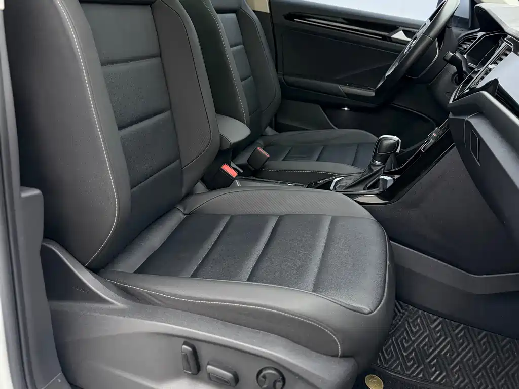 Volkswagen T-Roc — миниатюра 12